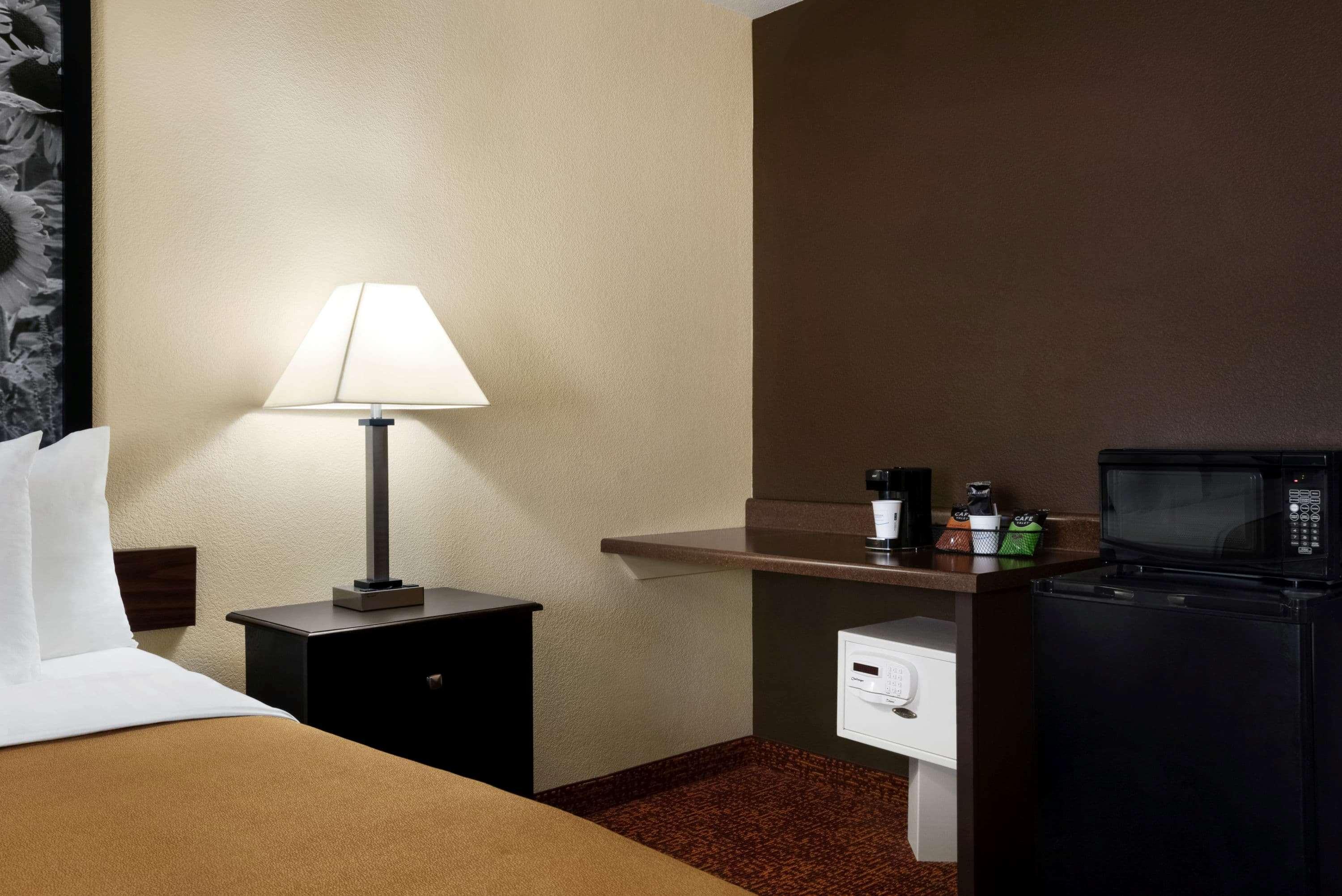 Super 8 By Wyndham Des Moines Hotel Exterior photo