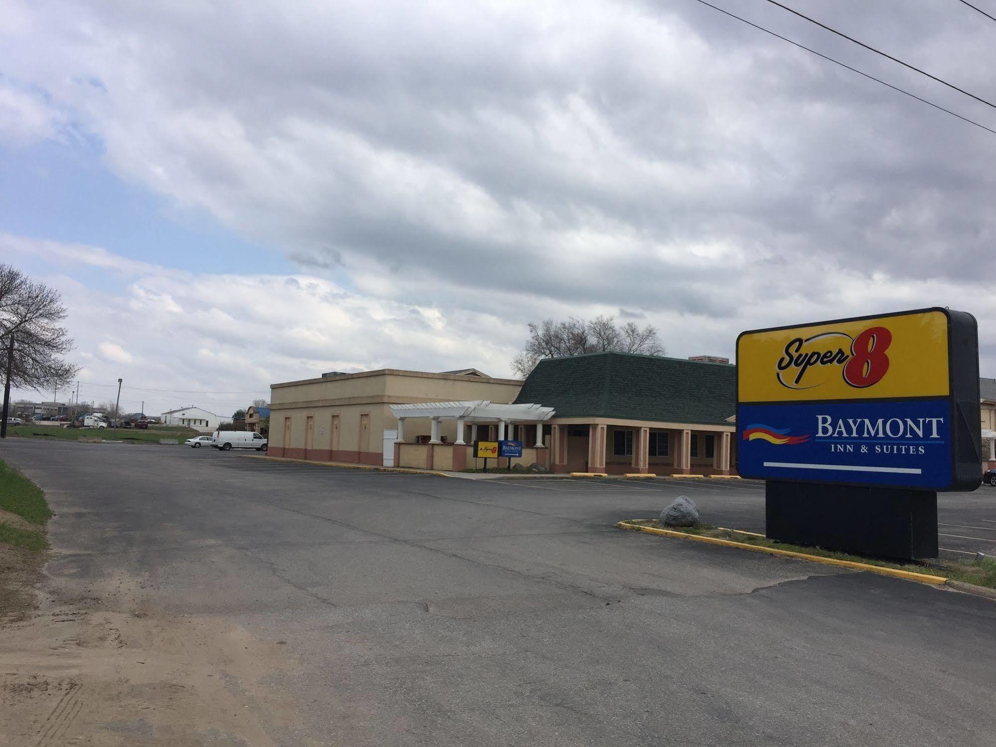 Super 8 By Wyndham Des Moines Hotel Exterior photo